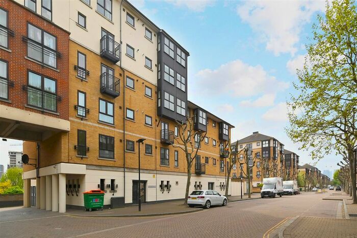 2 Bedroom Flat To Rent In Drake Hall, Britannia Village, E16