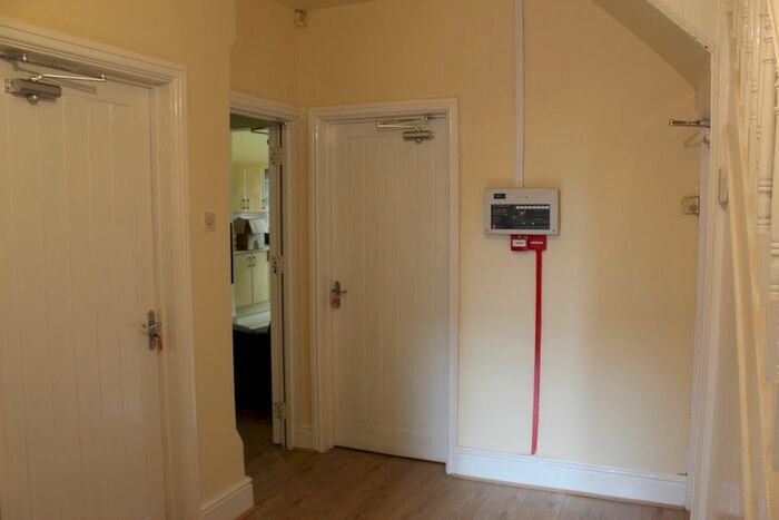 8 Bedroom Terraced House To Rent In Harlaxton Drive, Nottingham, NG7