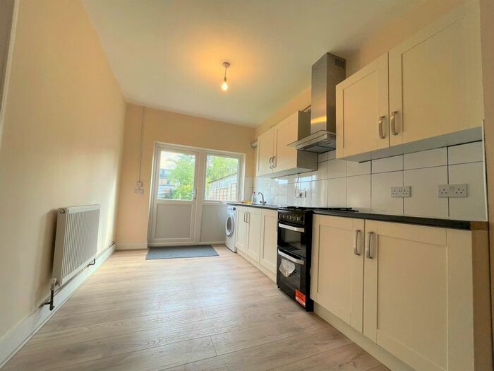2 Bedroom Flat To Rent In Spencer Road, Seven Kings, Ilford, IG3