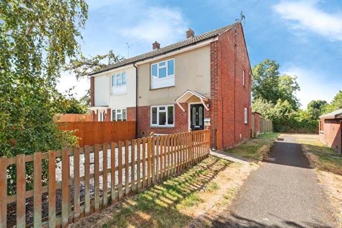 2 Bedroom Semi-Detached House For Sale In Grenville Road, Buckingham, MK18