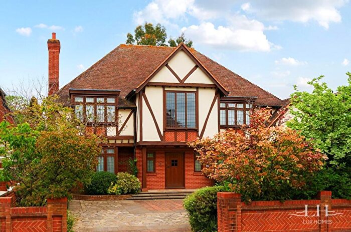 6 Bedroom Detached House For Sale In Parkstone Avenue, Emerson Park, RM11