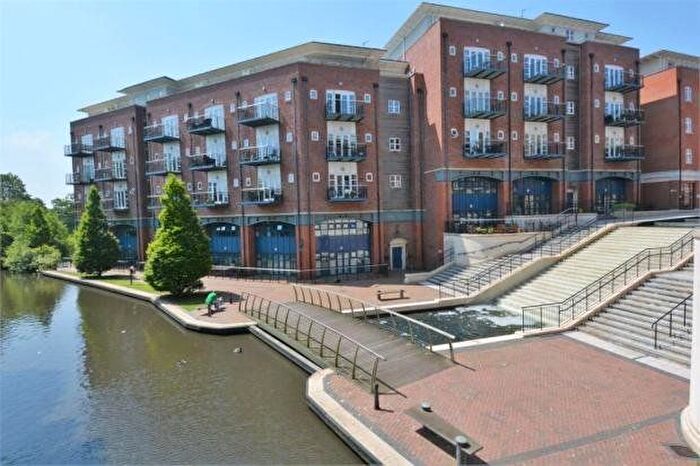 2 Bedroom Flat To Rent In Waterside, Dickens Heath, B90