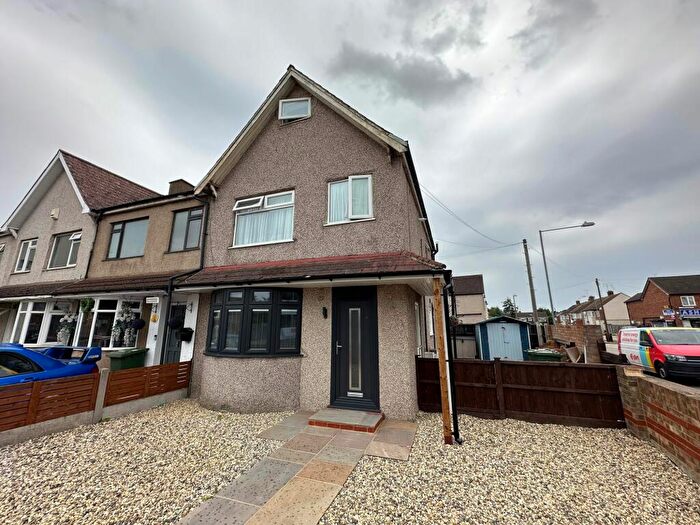 2 Bedroom Flat To Rent In London Road, Rayleigh View London Road, SS17