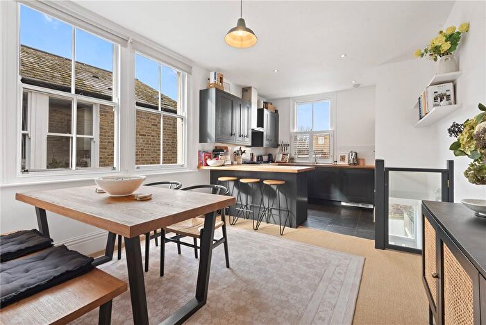 2 Bedroom Flat For Sale In Lynn Road, SW12