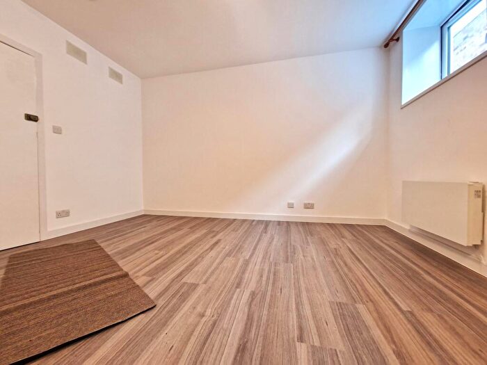 Studio To Rent In High Street, Wealdstone, Middlesex, HA3