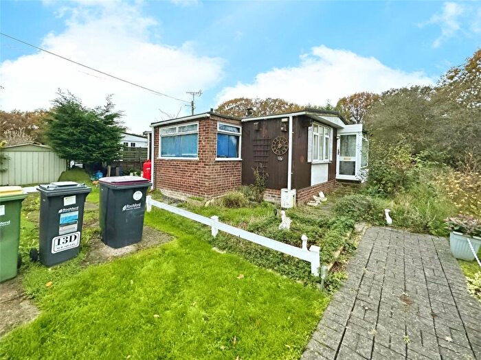 2 Bedroom Park Home For Sale In New Square, The Dome Village, Hockley, SS5