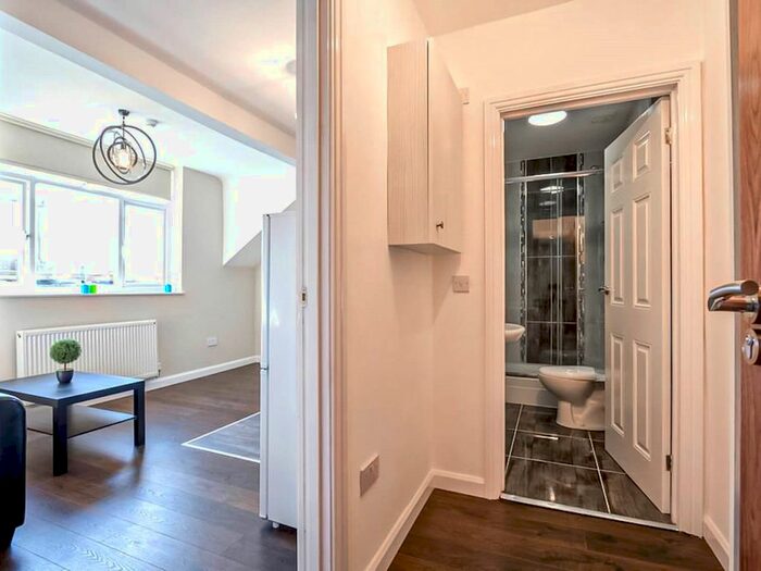 1 Bedroom Flat To Rent In Darnley Road, West Park, Leeds, LS16