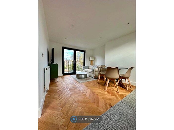 1 Bedroom Flat To Rent In Kingsmead, Barnet, EN5