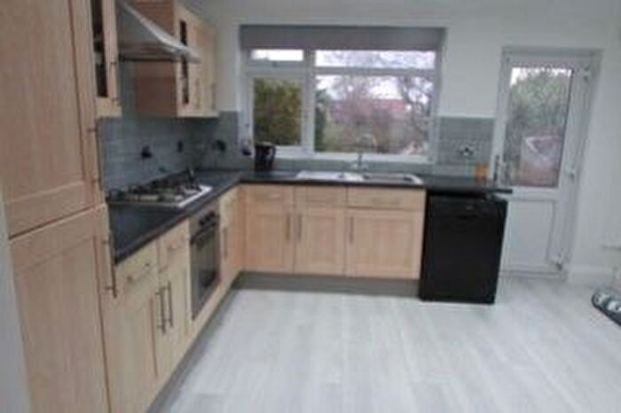 3 Bedroom Bungalow To Rent In Merlin Road, Romford, RM5