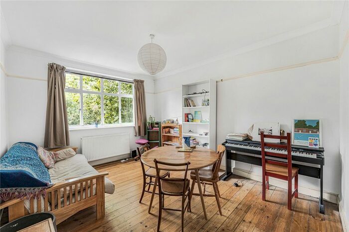 2 Bedroom Flat To Rent In Haslemere Road, London, N8