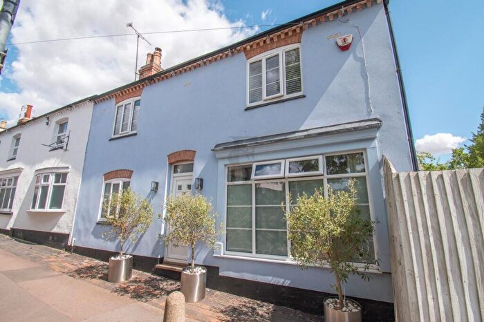 3 Bedroom Semi-Detached House For Sale In The Parade, Fleckney, LE8