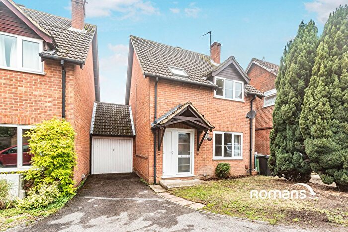 3 Bedroom Link Detached House To Rent In Gatcombe Close, Calcot, Reading, RG31