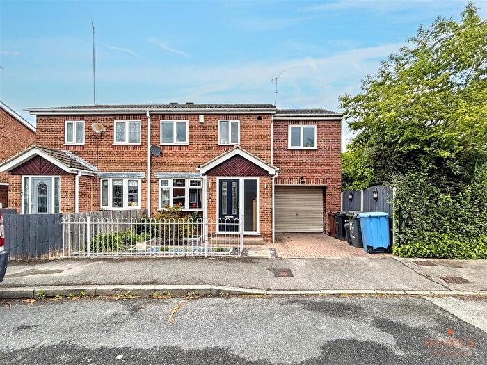3 Bedroom Semi-detached House For Sale In Langsett Road, Hull, HU8