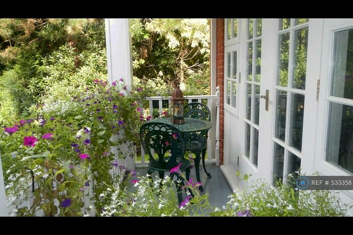 1 Bedroom Maisonette To Rent In One Bedroom Cottage, Weybridge, KT13