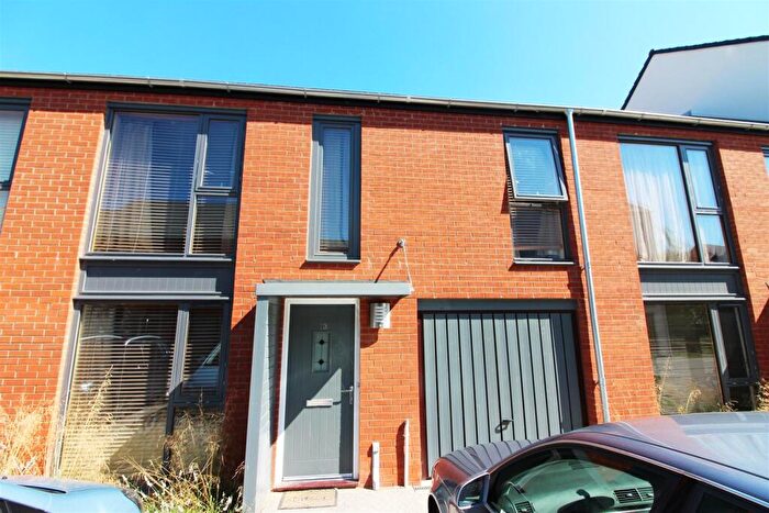 4 Bedroom Terraced House To Rent In Oberon Grove, Street, BA16