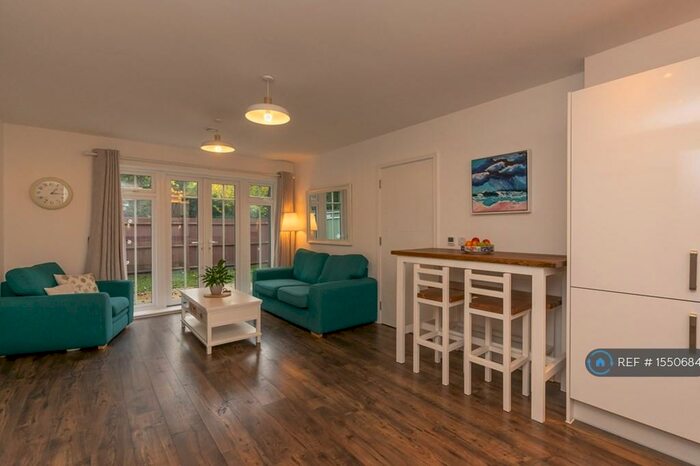 2 Bedroom Flat To Rent In The Willows, Warlingham, CR6