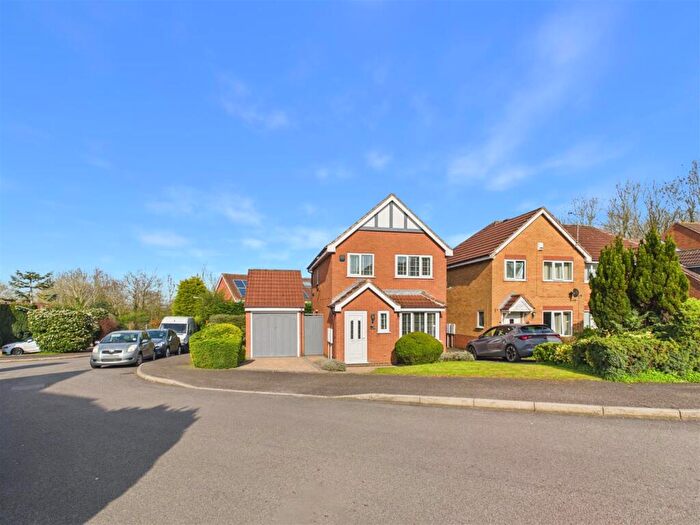 3 Bedroom Detached House To Rent In Greenford Close, Nuthall, Nottingham, NG16