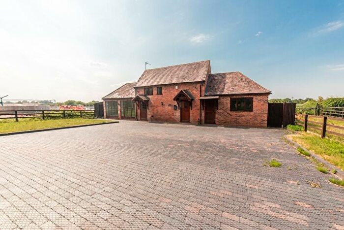 3 Bedroom Barn Conversion To Rent In St. Peters Lane, Bickenhill, Solihull, West Midlands, B92