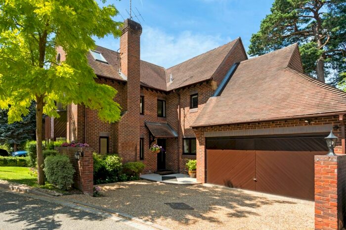 5 Bedroom Detached House To Rent In Walpole Park Weybridge, KT13