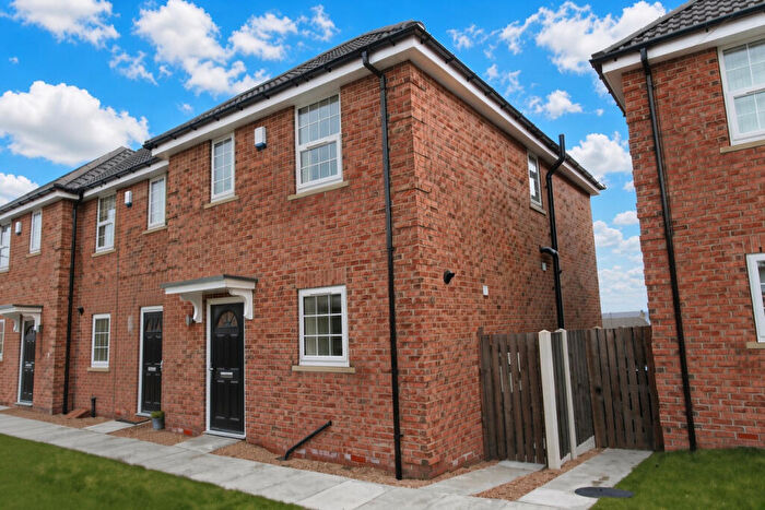 3 Bedroom Town House To Rent In The Dards, Cudworth, Barnsley, S72
