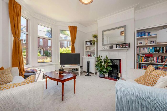 2 Bedroom Flat To Rent In Radbourne Road, London, SW12