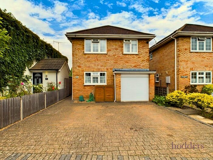 4 Bedroom Detached House To Rent In Grove Road, Chertsey, Surrey, KT16