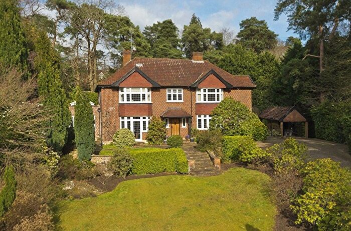 5 Bedroom Detached House To Rent In Southfield Place, Weybridge, Surrey, KT13