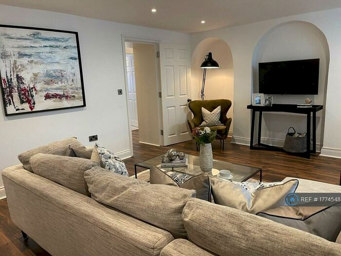 2 Bedroom Flat To Rent In Pennyfarthing House, Winchester, SO23