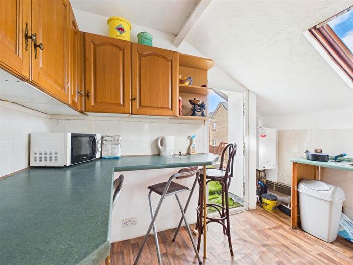 2 Bedroom Apartment For Sale In Victoria Avenue, Porthcawl, CF36