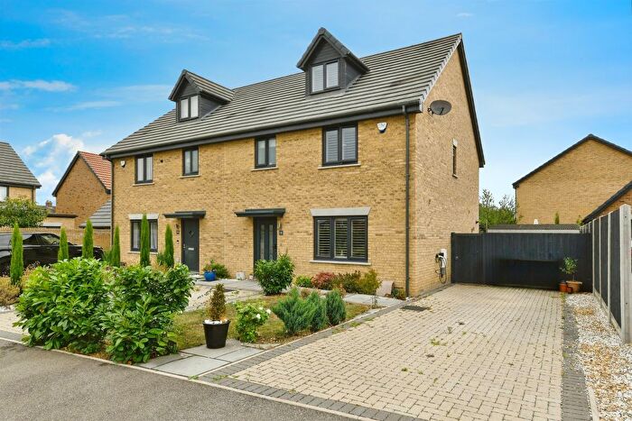 4 Bedroom Semi-Detached House For Sale In Welchs Close, Henlow, SG16