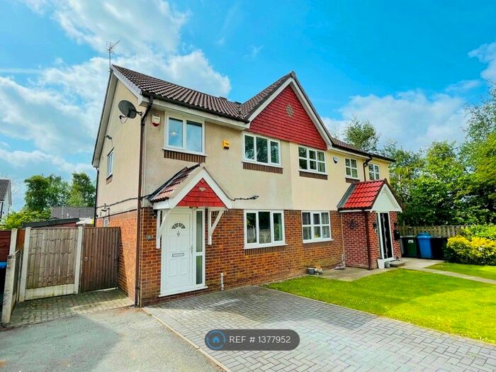 3 Bedroom Semi-Detached House To Rent In Allgreave Close, Sale, M33