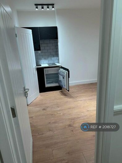 Studio To Rent In Sandringham Road, London, E8