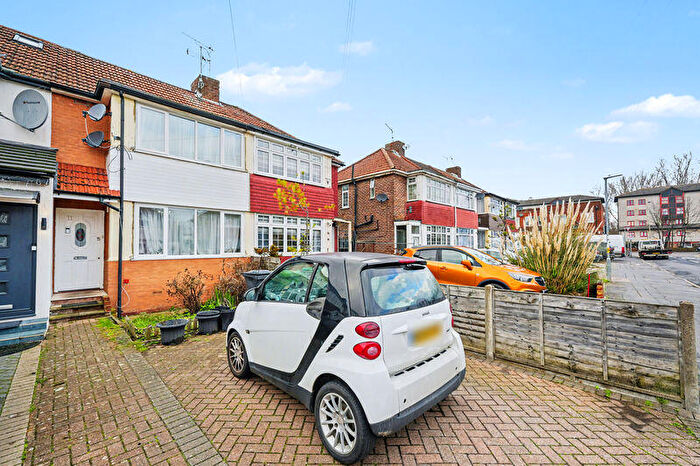 3 Bedroom Terraced House For Sale In Queens Drive, Waltham Cross, EN8