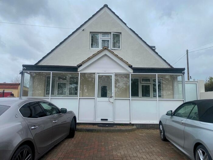 4 Bedroom Bungalow To Rent In The Bungalow, Noak Hill Road, Romford, RM3