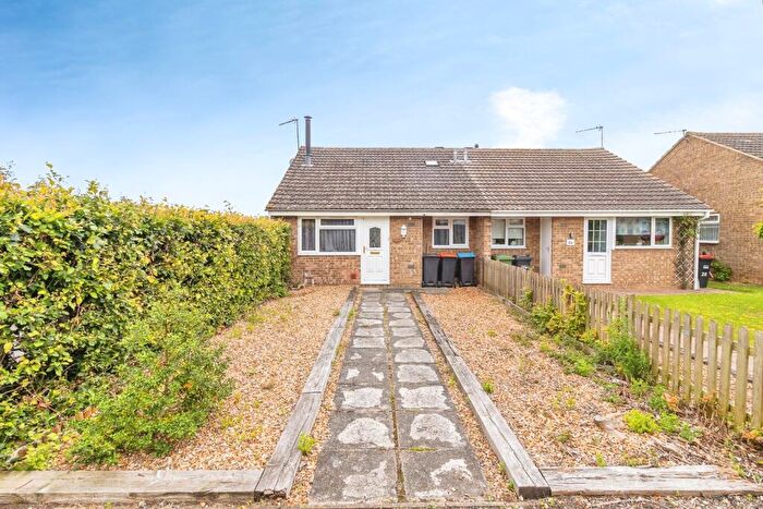 2 Bedroom Bungalow For Sale In Lewis Close, Newport Pagnell, Buckinghamshire, MK16