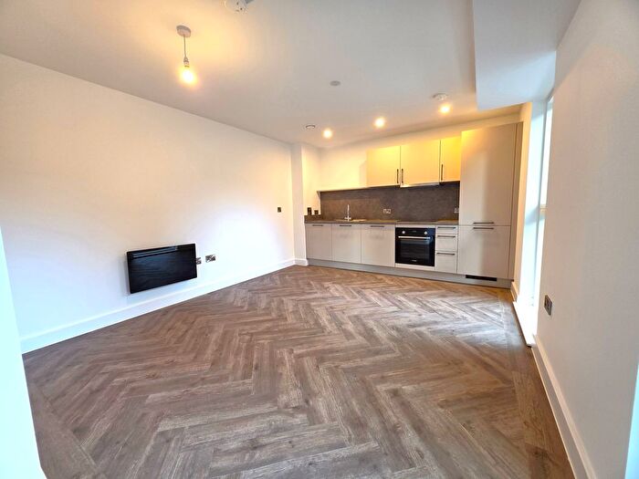 1 Bedroom Flat To Rent In Upper Gough Street, Birmingham, West Midlands, B1