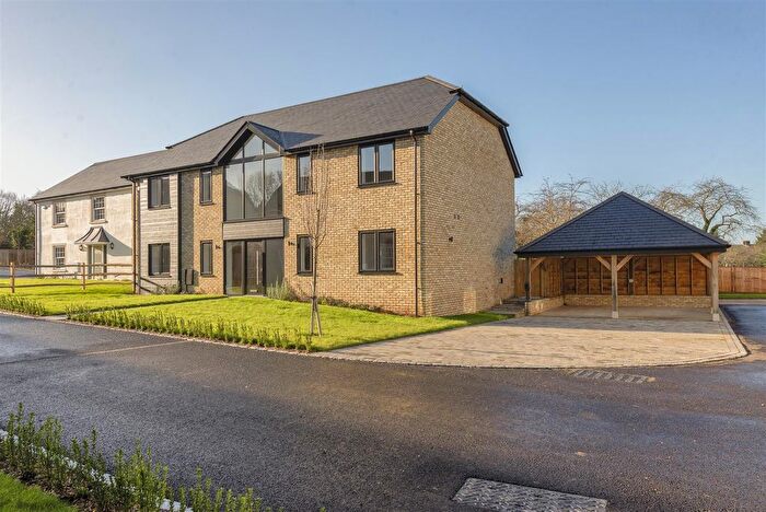 4 Bedroom Property For Sale In Barfield Gardens, Offham, West Malling, ME19