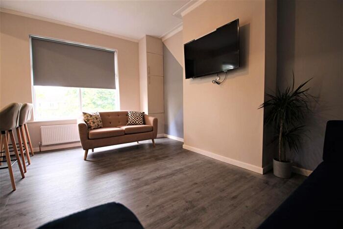 5 Bedroom Apartment To Rent In Belle Vue Road, Hyde Park, Leeds, LS3