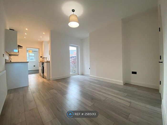 3 Bedroom Terraced House To Rent In Range Road, Stockport, SK3