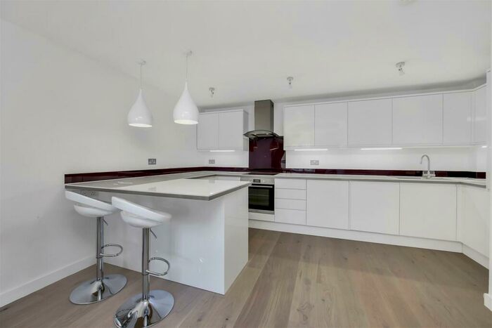 1 Bedroom Apartment To Rent In St. Davids Square, Isle Of Dogs, E14