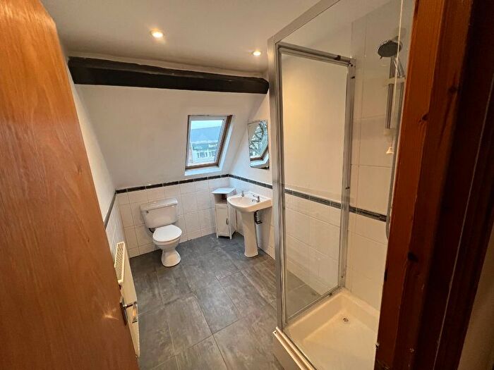 2 Bedroom Flat To Rent In Richmond Road, Roath, Cardiff, CF24