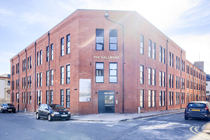 2 Bedroom Apartment To Rent In The Hallmark, Bond Street, Birmingham City Centre, B19