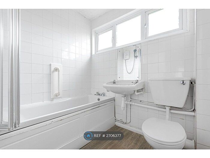 4 Bedroom Semi-Detached House To Rent In Mount Pleasant, Farnham, GU9