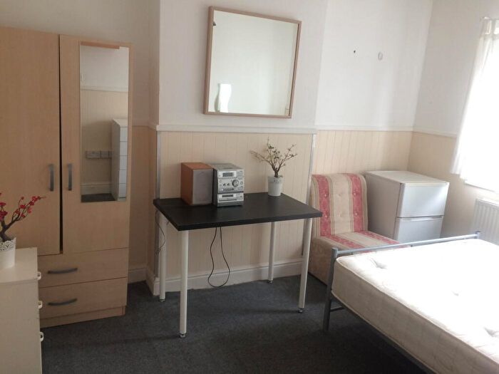 1 Bedroom Detached House To Rent In Kenwyn Drive, London, NW2