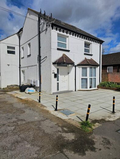 Studio To Rent In Hanworth Road, Hounslow, TW13