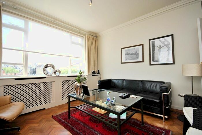 2 Bedroom Flat To Rent In Park Crescent, London, W1B