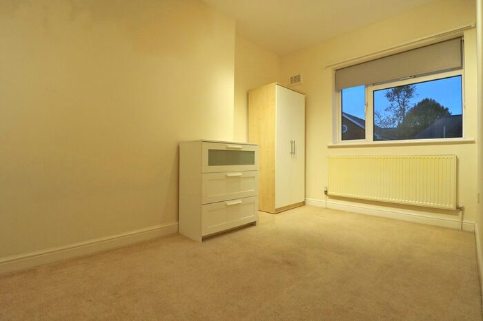 2 Bedroom Flat To Rent In Woodville Road, Ealing Broadway, London., W5