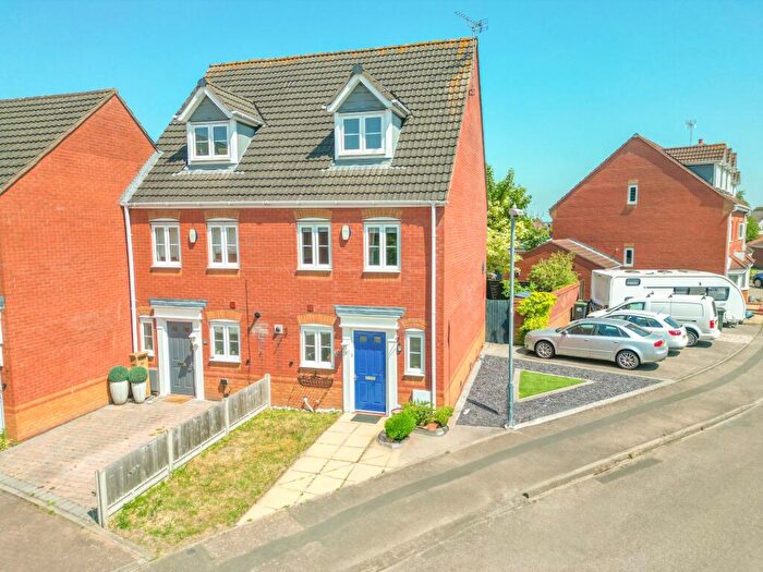 3 Bedroom End Of Terrace House For Sale In Portreath Drive, Nuneaton, CV11