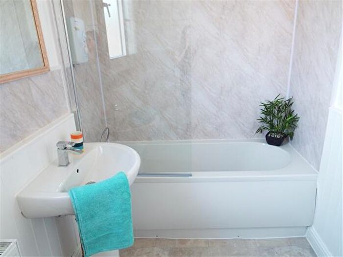 5 Bedroom Terraced House To Rent In Carholme Road - Bed, LN1