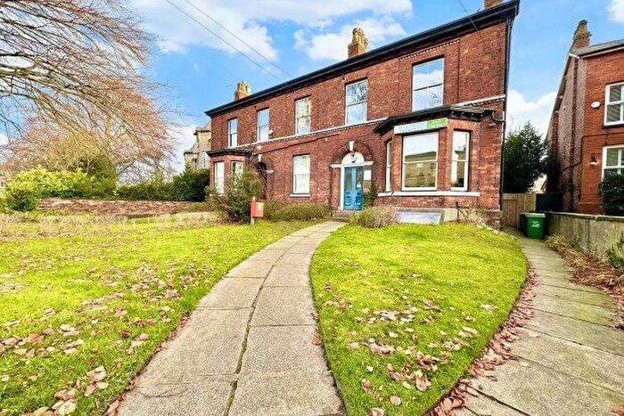 2 Bedroom Flat To Rent In Barrington Road, Altrincham, WA14